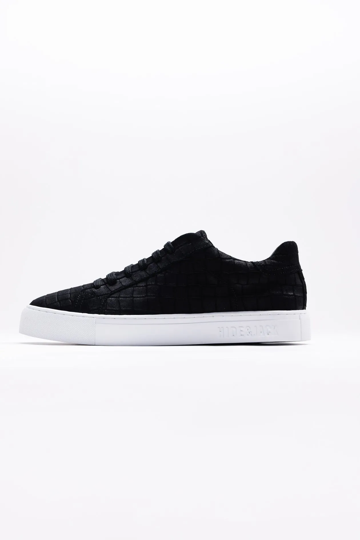 Essence Suede Black