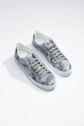 Essence Suede Grey Camouflage